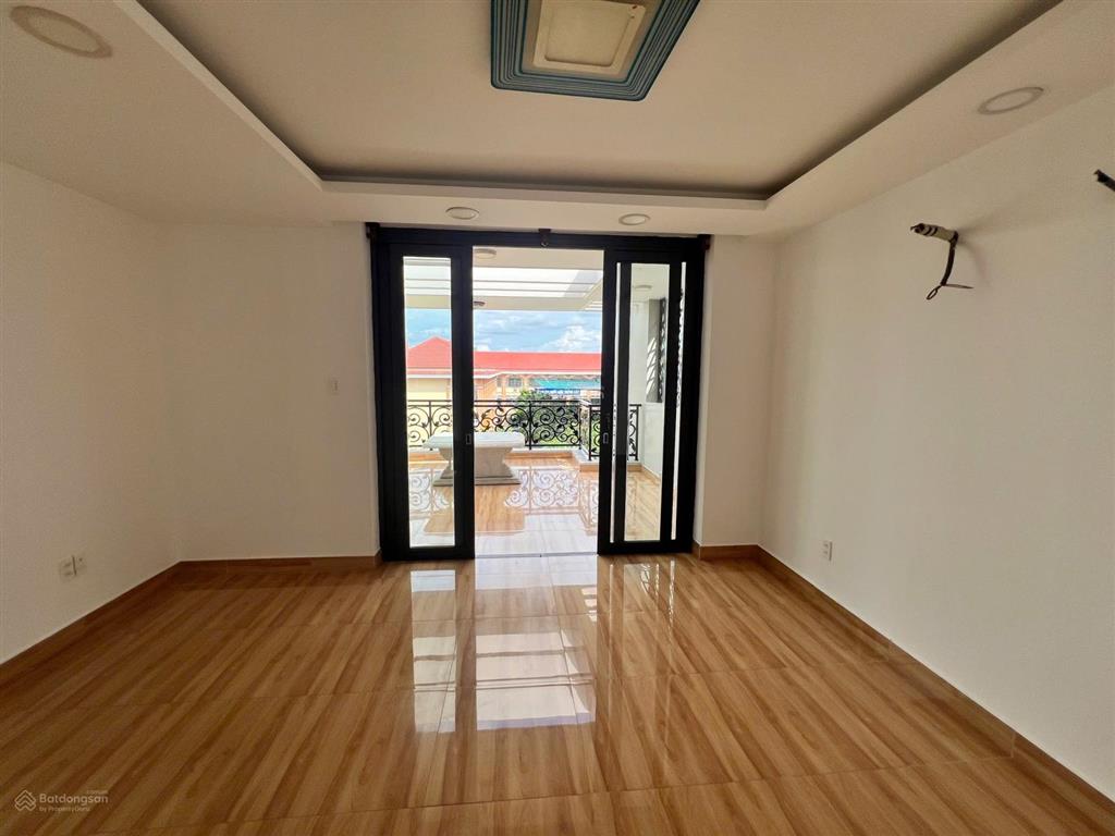 Cho thuê nhà nguyên căn 5x22m, 1 hầm ,1 trệt, 3lầu, 4 p. ngủ, 5wc kdc đại phúc  phạm hùng giá 23tr