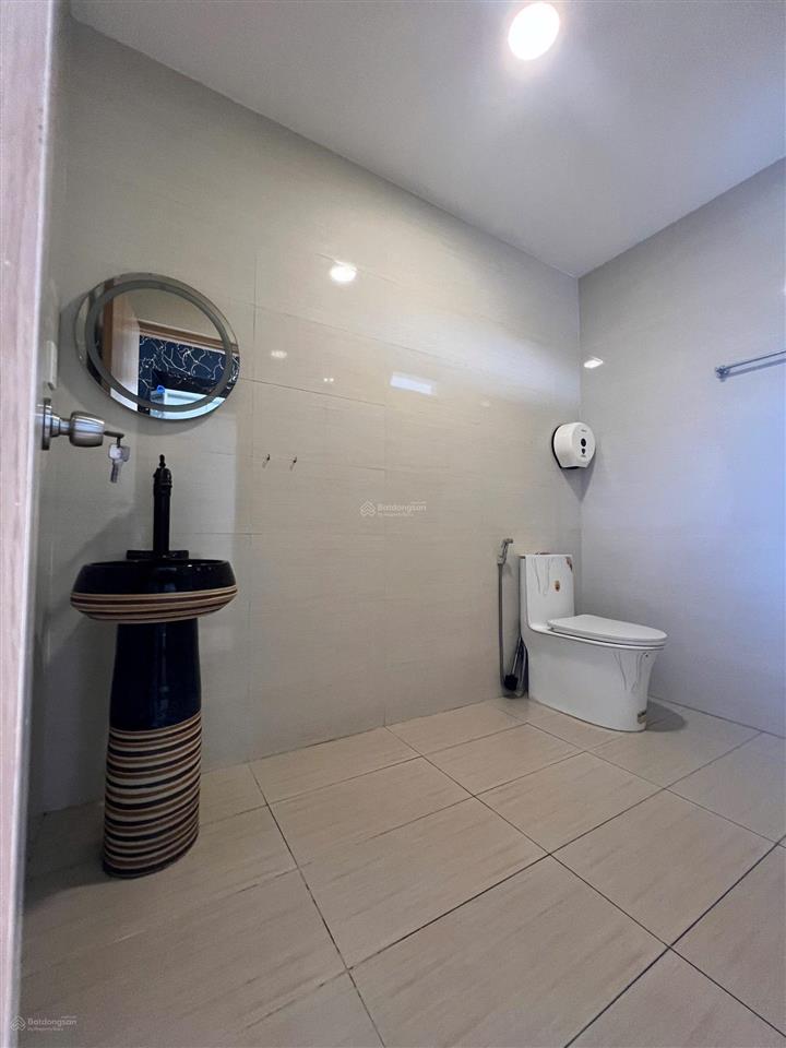 Cho thuê nhà nguyên căn 5x22m, 1 hầm ,1 trệt, 3lầu, 4 p. ngủ, 5wc kdc đại phúc  phạm hùng giá 23tr