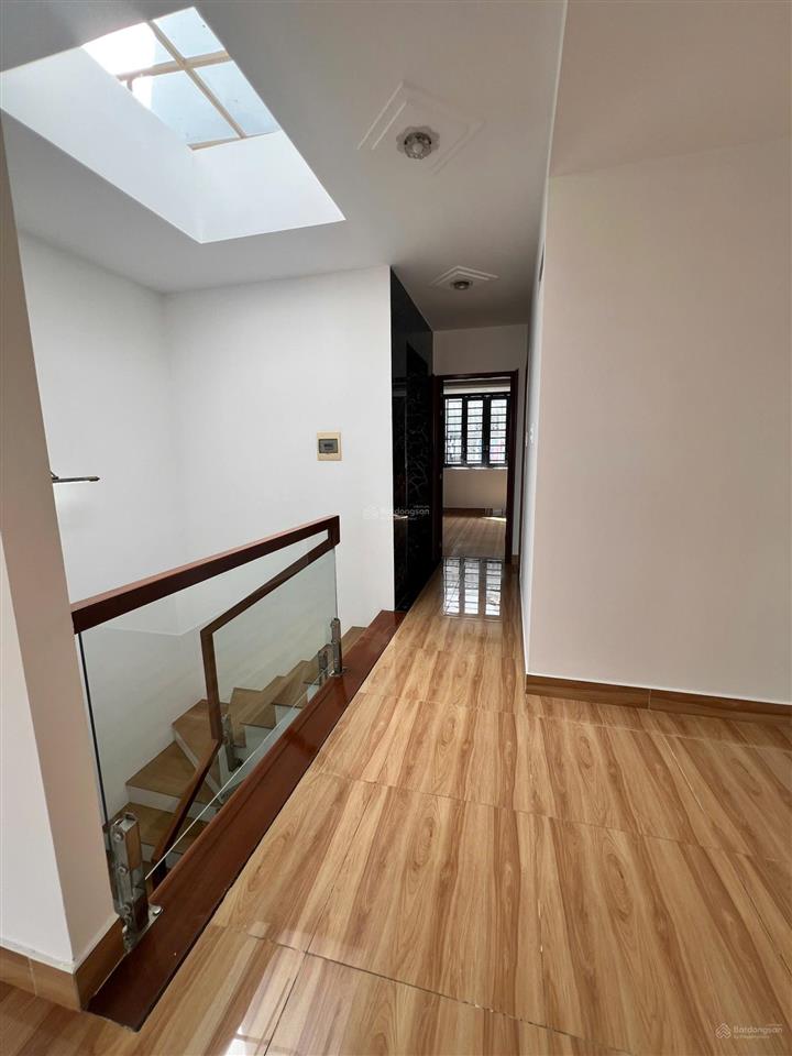 Cho thuê nhà nguyên căn 5x22m, 1 hầm ,1 trệt, 3lầu, 4 p. ngủ, 5wc kdc đại phúc  phạm hùng giá 23tr