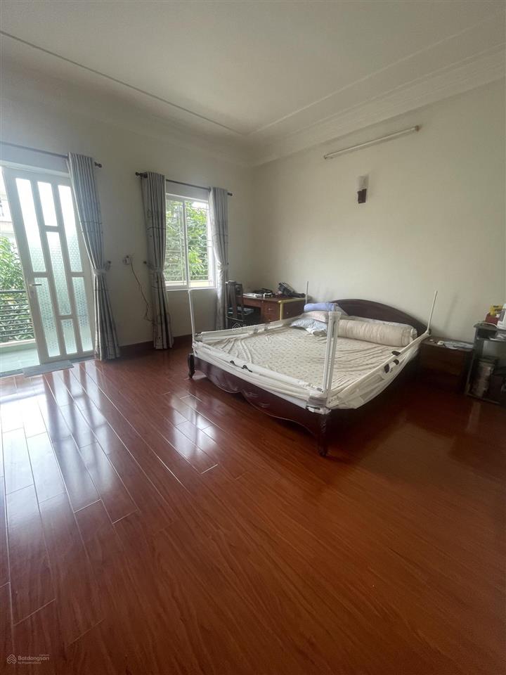 Cho thuê nhà nguyên căn 5x20m, 1 trệt, 3 lầu, 4 phòng ngủ, 4 wc kdc intresco  phạm hùng giá 20tr