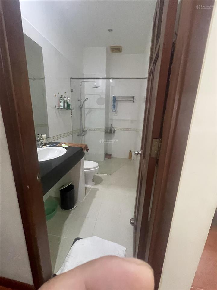 Cho thuê nhà nguyên căn 5x20m, 1 trệt, 3 lầu, 4 phòng ngủ, 4 wc kdc intresco  phạm hùng giá 20tr