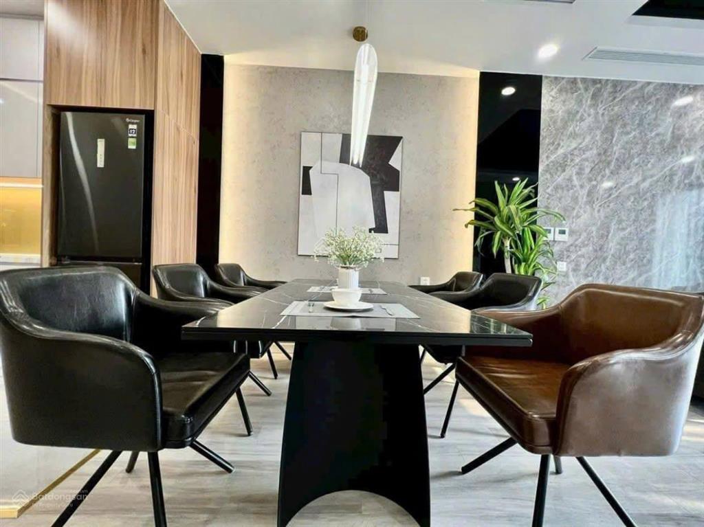 Bán căn hộ 130m chung cư mandarin garden giá 12xtr/m2 nội thất mới đẹp, sổ đỏ chính chủ