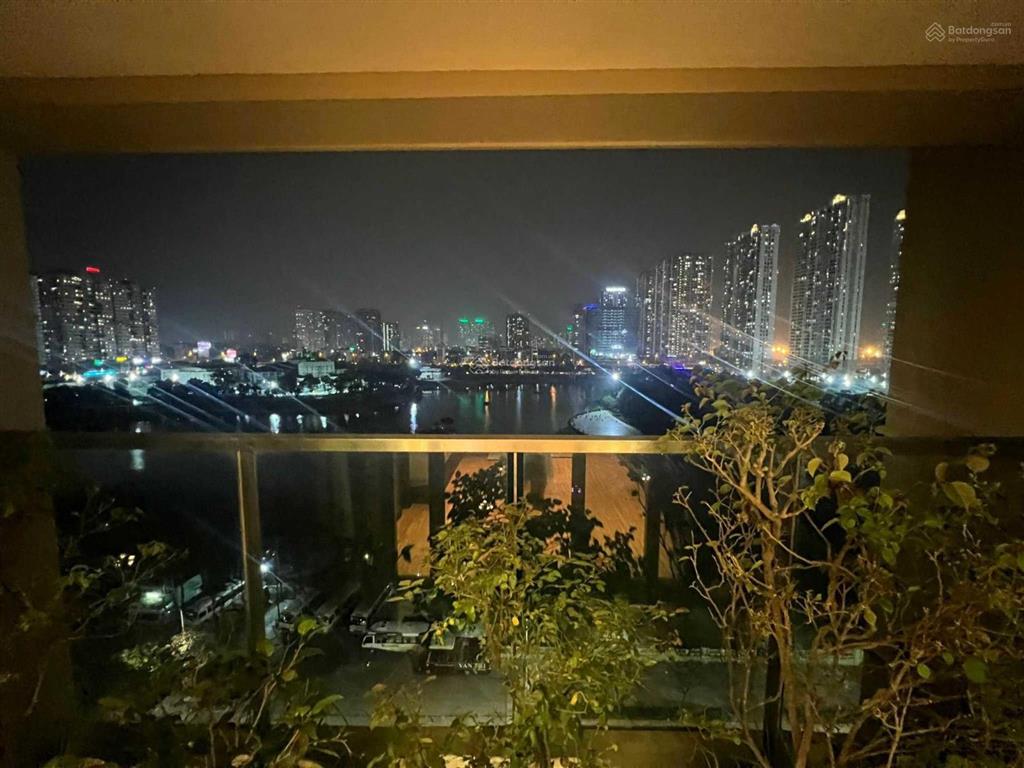 Chính chủ cần bán căn góc 07 tòa c2 mandarin garden hoàng minh giám, full đồ, giá hợp lý làm việc