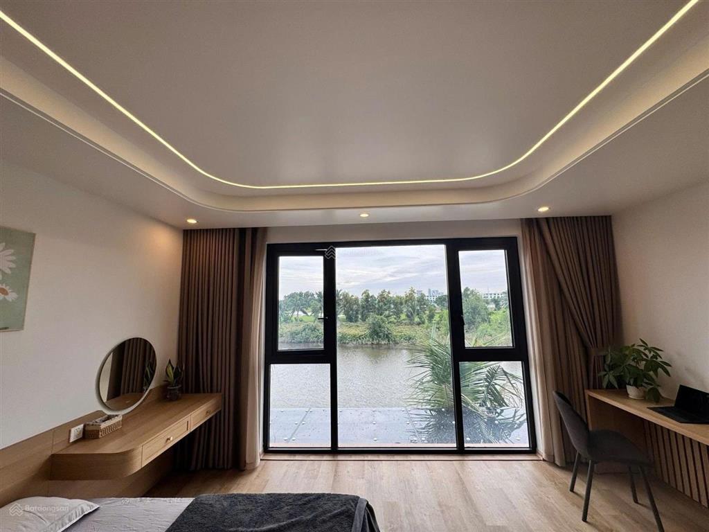 Cho thuê nguyên căn shophouse vinhomes vũ yên hải phòng. vị trí đẹp, vừa ở vừa kinh doanh.
