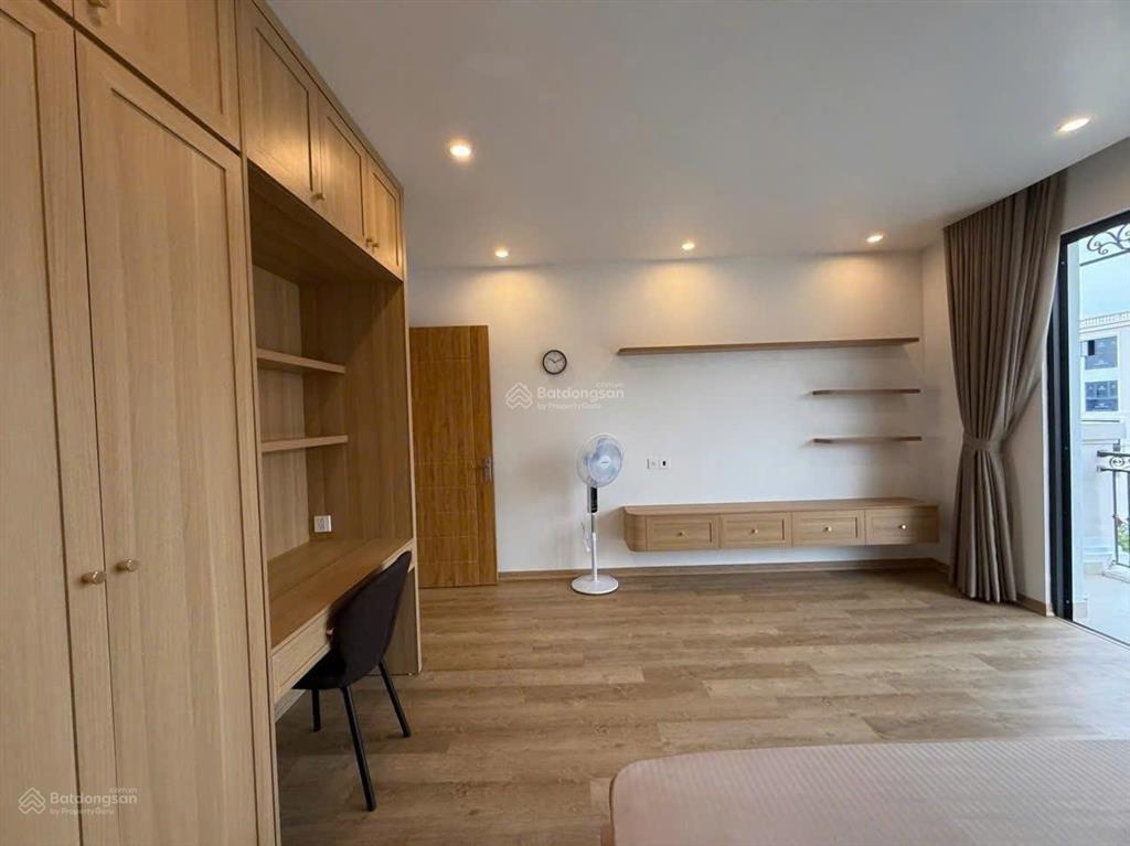Cho thuê nguyên căn shophouse vinhomes vũ yên hải phòng. vị trí đẹp, vừa ở vừa kinh doanh.
