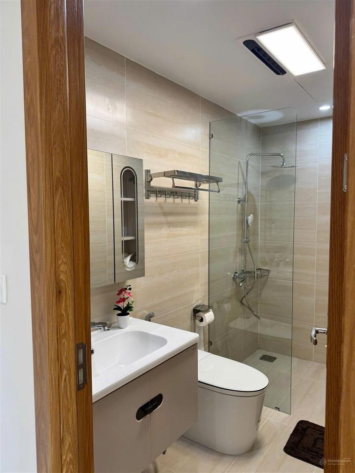 Cho thuê nguyên căn shophouse vinhomes vũ yên hải phòng. vị trí đẹp, vừa ở vừa kinh doanh.