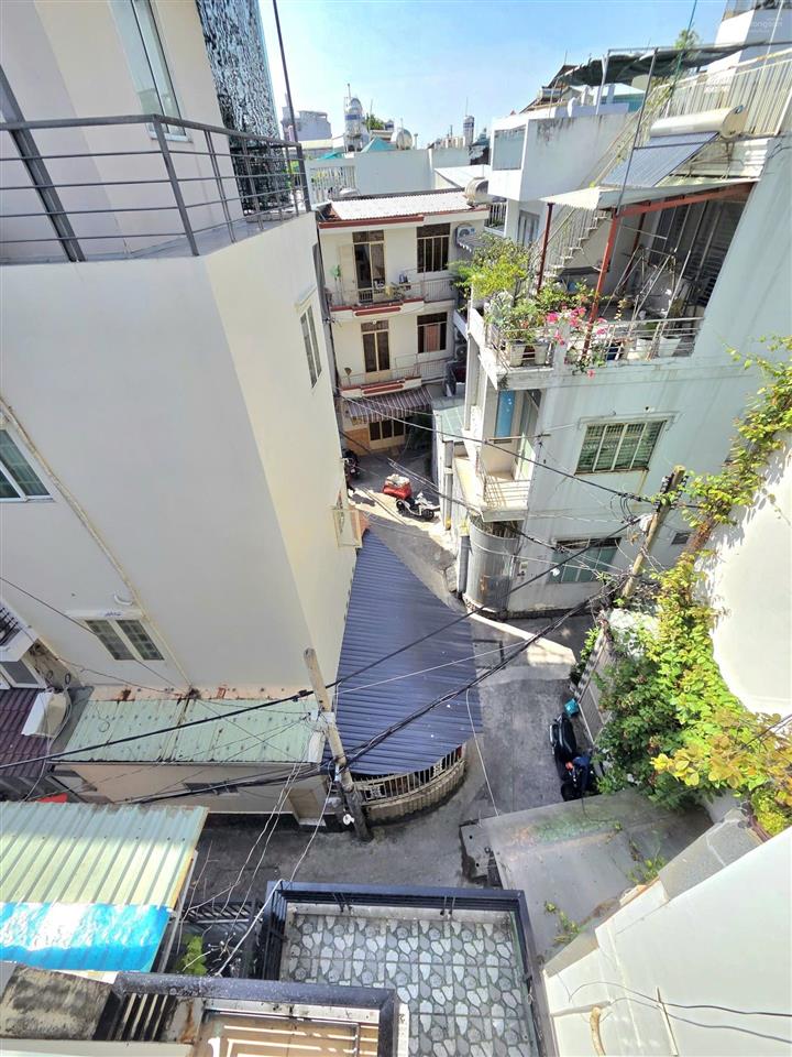 Bán nhà chính chủ 4 tầng dt 33m2 tặng thêm kho 9m2 thích quảng đức, p5, phú nhuận