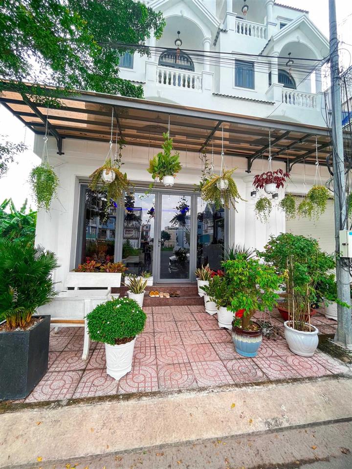 Chính chủ bán nhà mặt tiền, dt 80m2, 5 pn, five star eco city