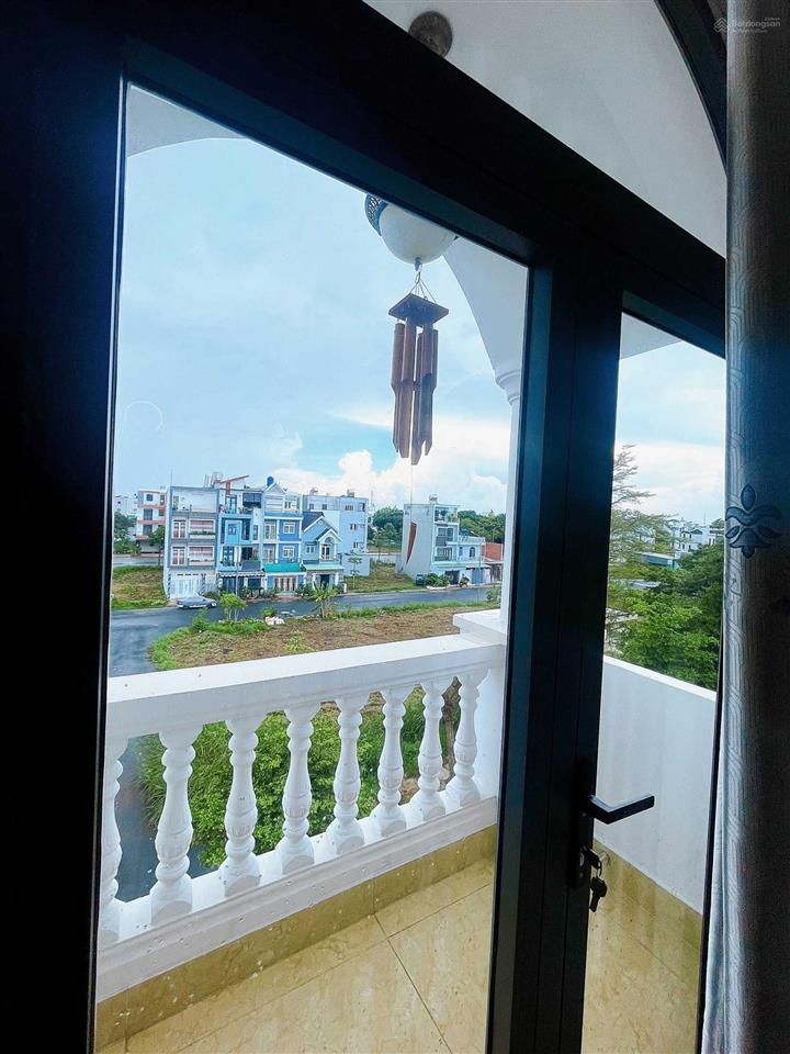 Chính chủ bán nhà mặt tiền, dt 80m2, 5 pn, five star eco city