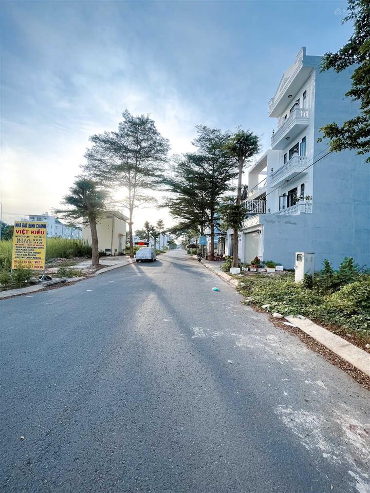 Chính chủ bán nhà mặt tiền, dt 80m2, 5 pn, five star eco city