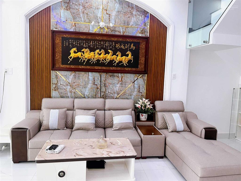 Chính chủ bán nhà mặt tiền, dt 80m2, 5 pn, five star eco city