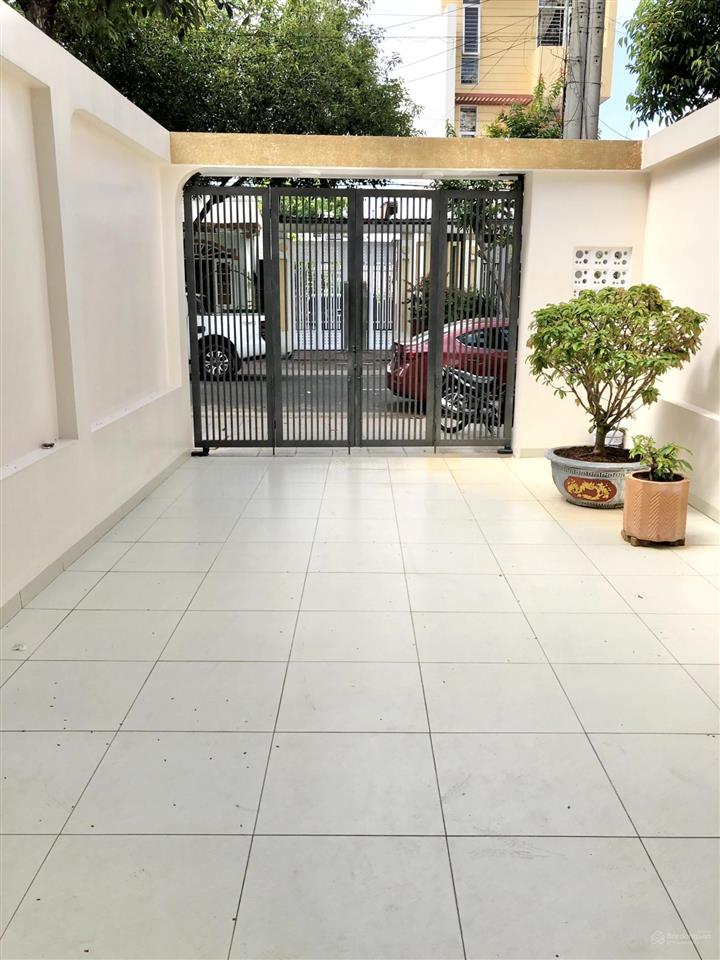 Bán nhà mới xây 1 trệt 2 lầu sân ô tô đường chu văn an, tp bà rịa
