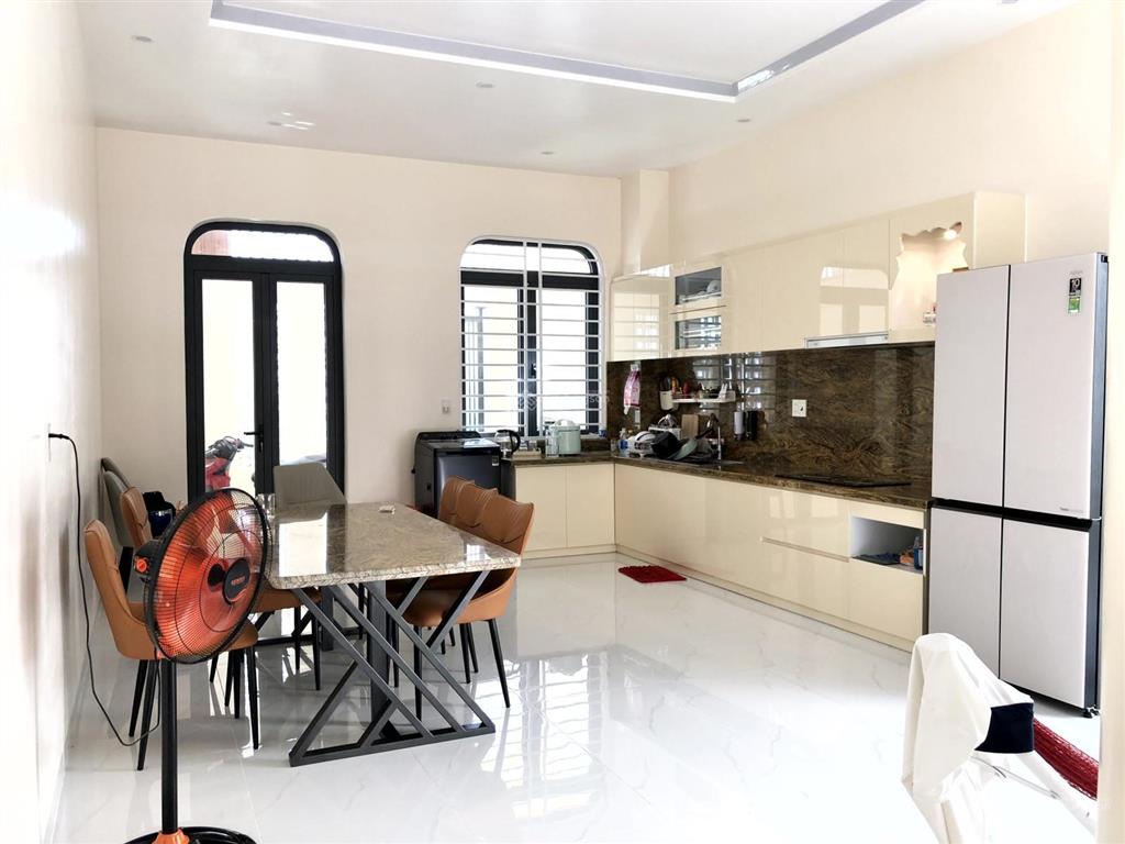 Bán nhà mới xây 1 trệt 2 lầu sân ô tô đường chu văn an, tp bà rịa
