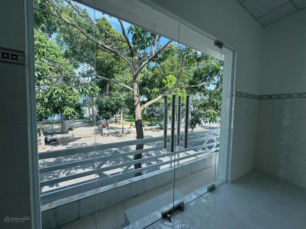 Bán nhà gần quảng trường tp bà rịa mặt tiền đường nam quốc cang