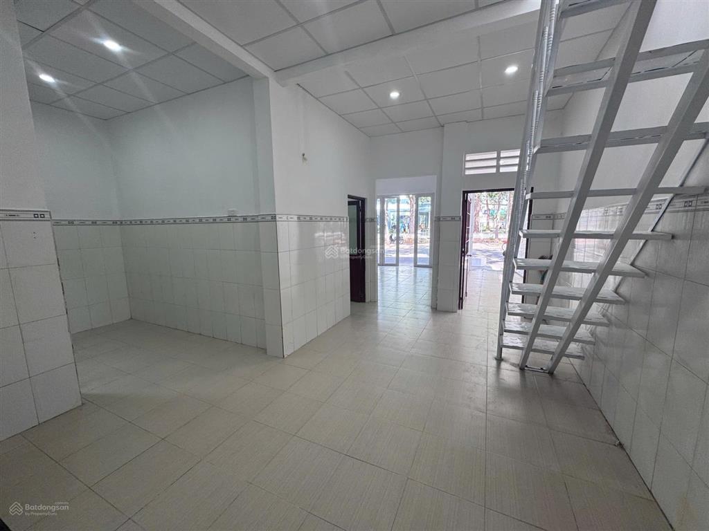 Bán nhà gần quảng trường tp bà rịa mặt tiền đường nam quốc cang