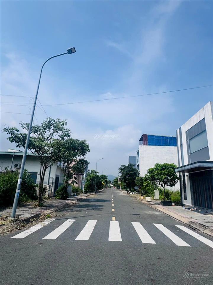 Bán lô góc 2 mặt tiền khu hưng việt long tâm