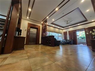 Bán biệt thự vườn đào lạc long quân 5 tầng thang máy, 235m2, mặt tiền 15m, giá hơn 140 tỷ