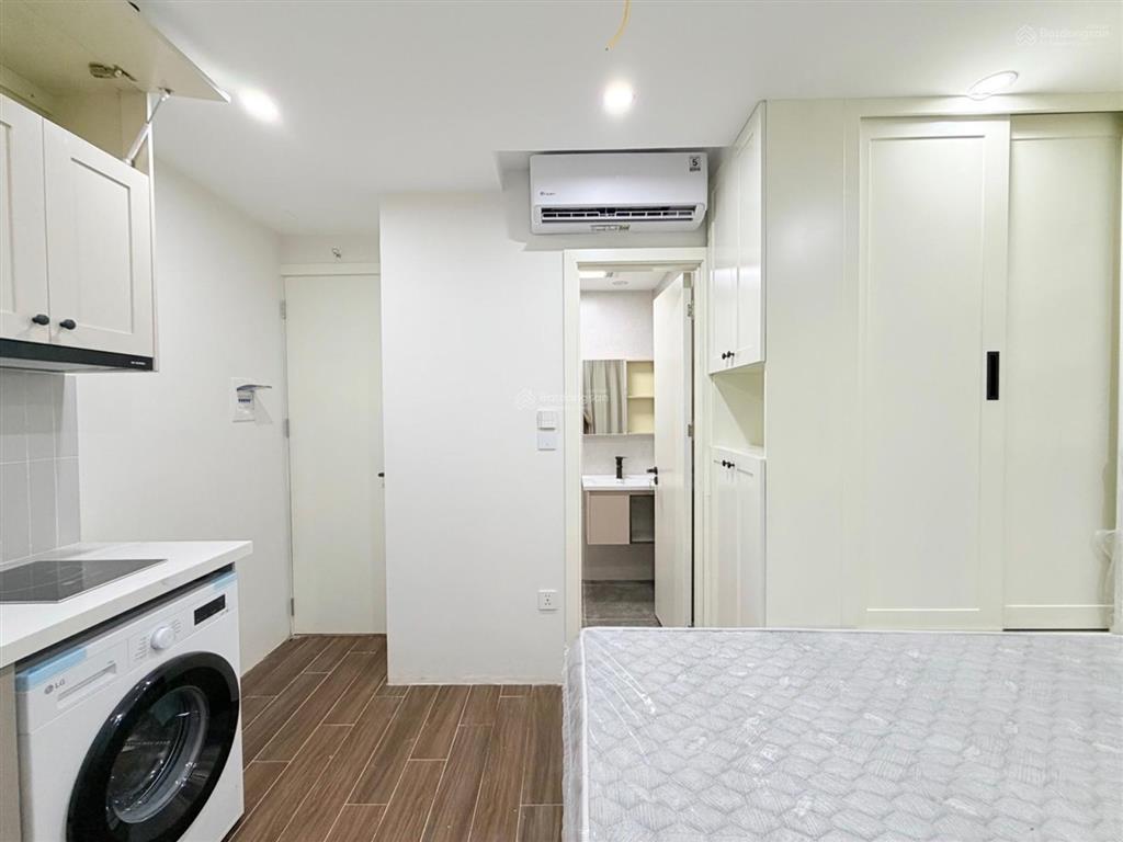 Bán tòa căn hộ cho thuê phố lạc long quân 9 tầng 110m mt 8m giá 35 tỷ