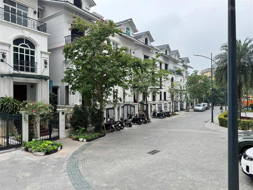 Biệt thự siêu vip phố lạc long quân tây hồ 140m mặt tiền 9m giá hơn 60 tỷ