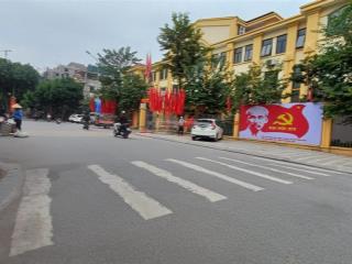 Bán đất ngõ 180 phú thượng 52m mặt tiền 4m ô tô đỗ cửa giá 10,5 tỷ