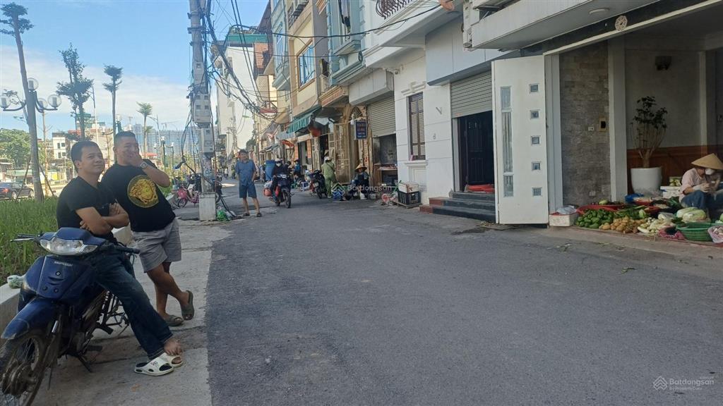 Cho thuê mb kinh doanh đường nguyễn văn huyên kéo dài đoạn mới thi công xong 120m sàn giá 20tr