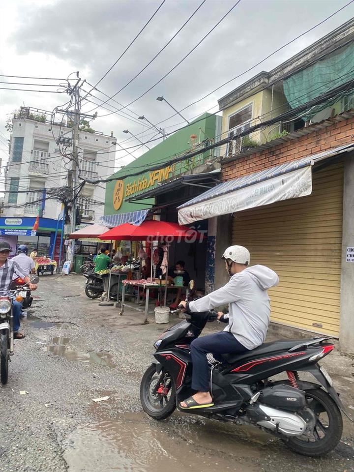 Cho Thuê Nhà 1 Trệt 1 lầu Ngay Chợ ,Siêu thị co.op mart phan văn hớn