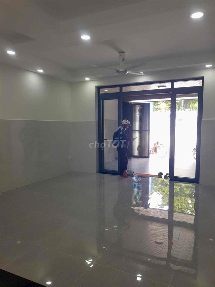 Cho Thuê nhà Mới 2 Tầng 3PN Đối diện trường trần phú sát bên chợ TTN8