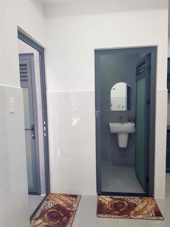 Cho Thuê nhà Mới 2 Tầng 3PN Đối diện trường trần phú sát bên chợ TTN8