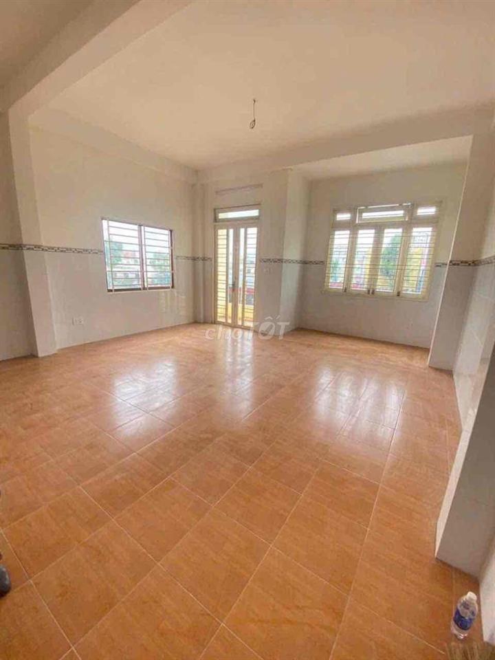 Cho Thuê Nhà MT trường chinh sát bên thế giới di động ngã 3 phan văn h