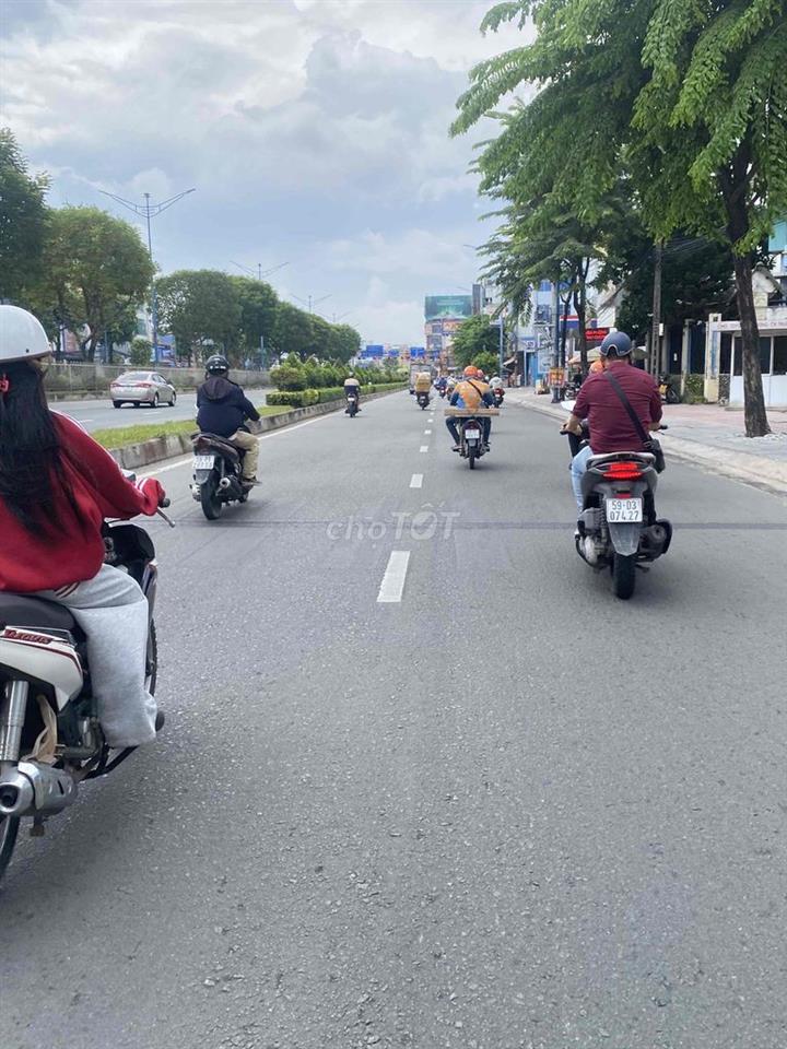 Cho Thuê Nhà MT trường chinh sát bên thế giới di động ngã 3 phan văn h