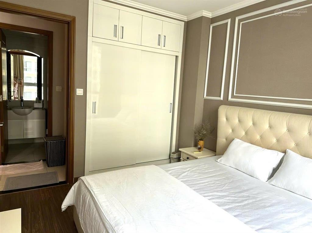 Vinhomes central park 57m2 bàn giao full nội thất có nguồn thu sẵn 20tr/tháng giá chỉ 5,950 tỷ