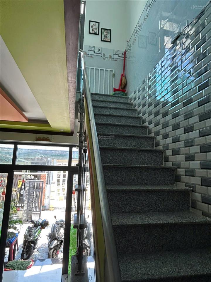 Chị chủ bỏ phố về vườn cần bán nhà gần biển bình sơn, giá chỉ 2.2 tỷ
