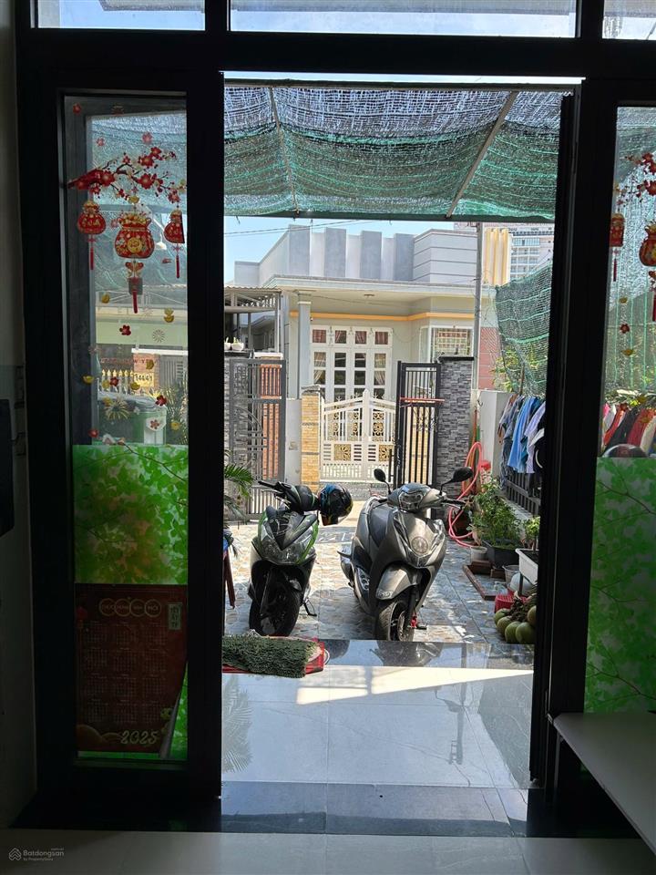 Chị chủ bỏ phố về vườn cần bán nhà gần biển bình sơn, giá chỉ 2.2 tỷ