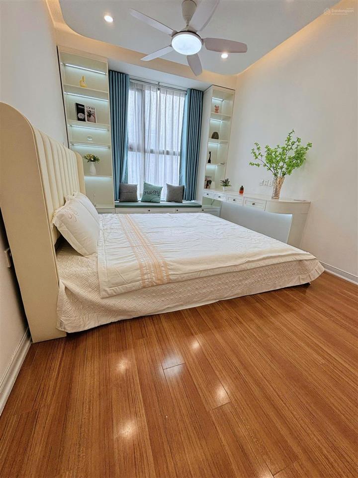 Bán gấp căn 2 ngủ đẹp, tầng 12 chung cư five star kim giang, bc đông nam,  xem nhà 0913 583 ***