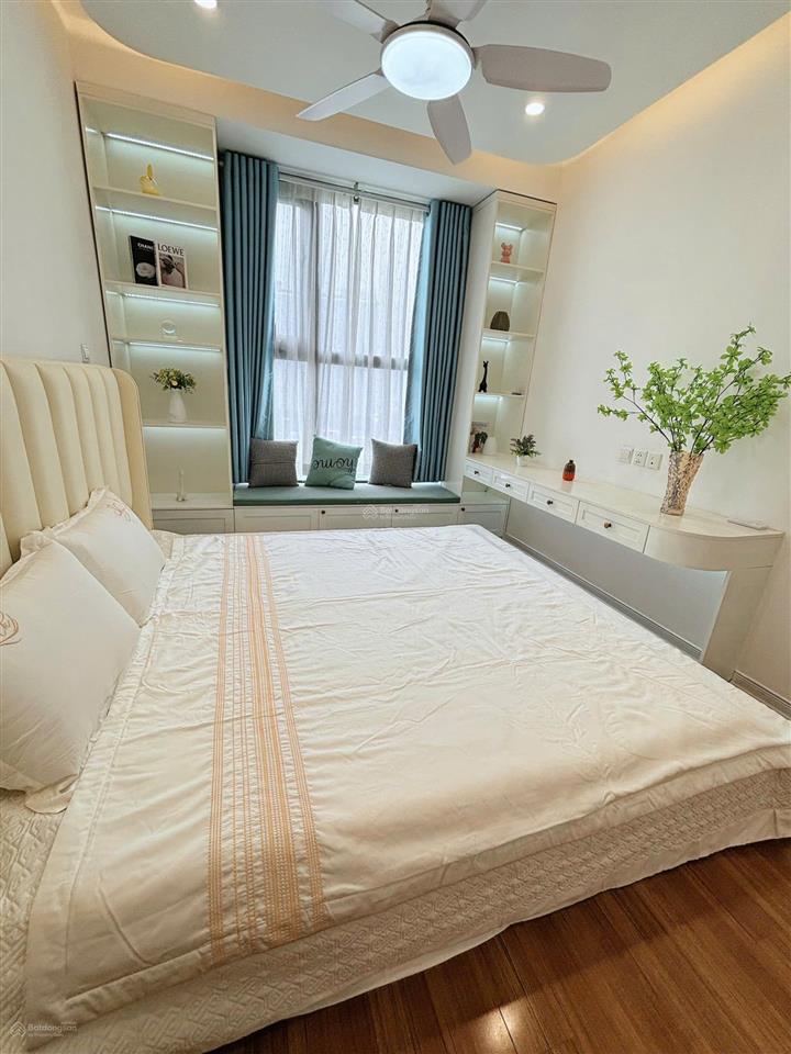 Bán gấp căn 2 ngủ đẹp, tầng 12 chung cư five star kim giang, bc đông nam,  xem nhà 0913 583 ***