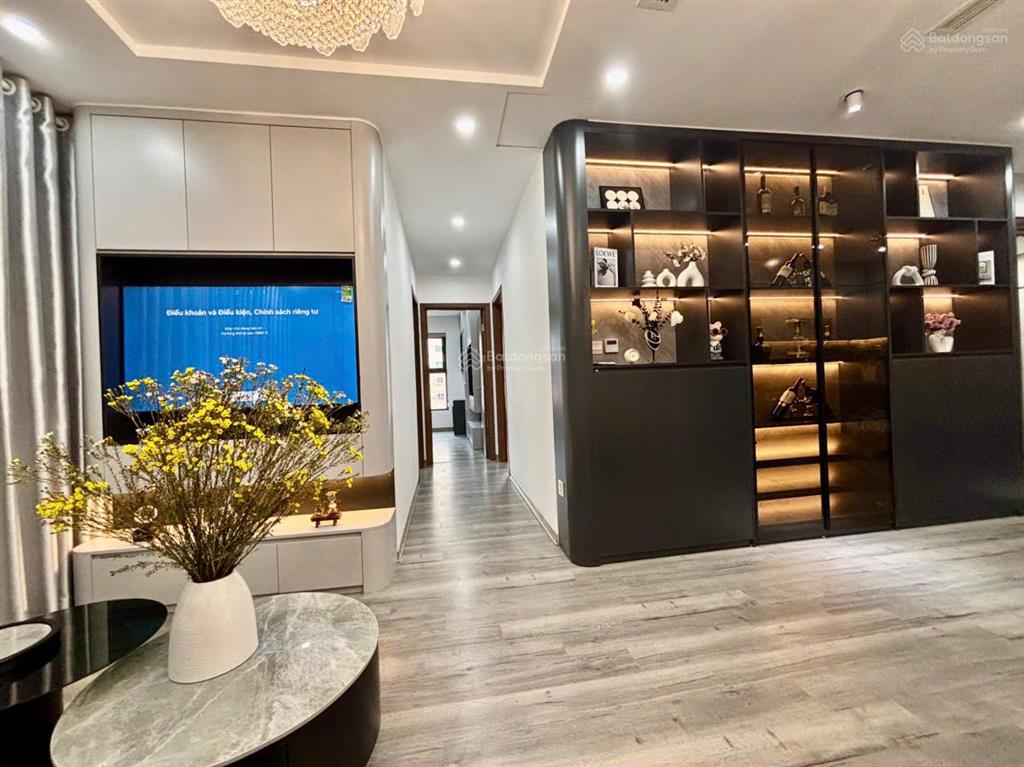 Chính chủ bán căn 2 ngủ có ban công đông nam thoáng đẹp tòa eco dream, 70m2, nội thất đẹp, tầng 22