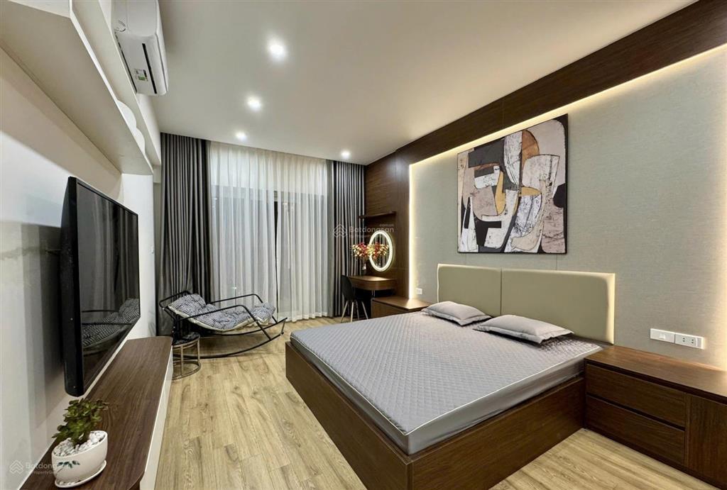 Chủ nhà cần bán căn 2pn tầng 18 cc golden land nguyễn trãi, bc đông nam nt đẹp mới, sửa được 3 ngủ