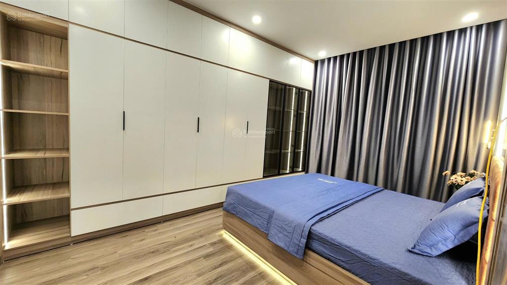 Chủ nhà cần bán căn 2pn tầng 18 cc golden land nguyễn trãi, bc đông nam nt đẹp mới, sửa được 3 ngủ