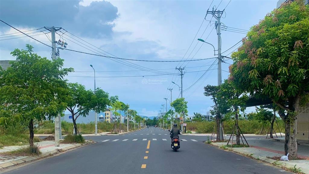 Cần tiền nên bán rẻ lô đất khu nam hoà xuân giá 4 tỷ, đường nam long