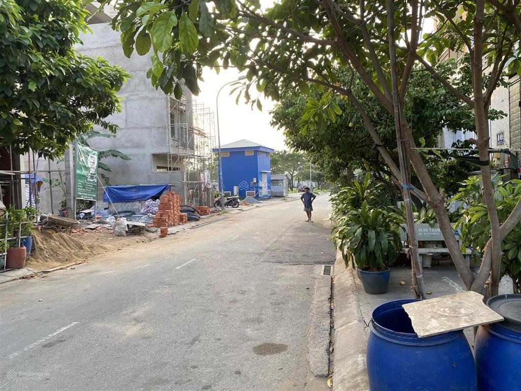 Cần bán nền a19 đối diện trường học  dt 100m2 đã có móng  giá 7 tỷ tl  0901 423 ***