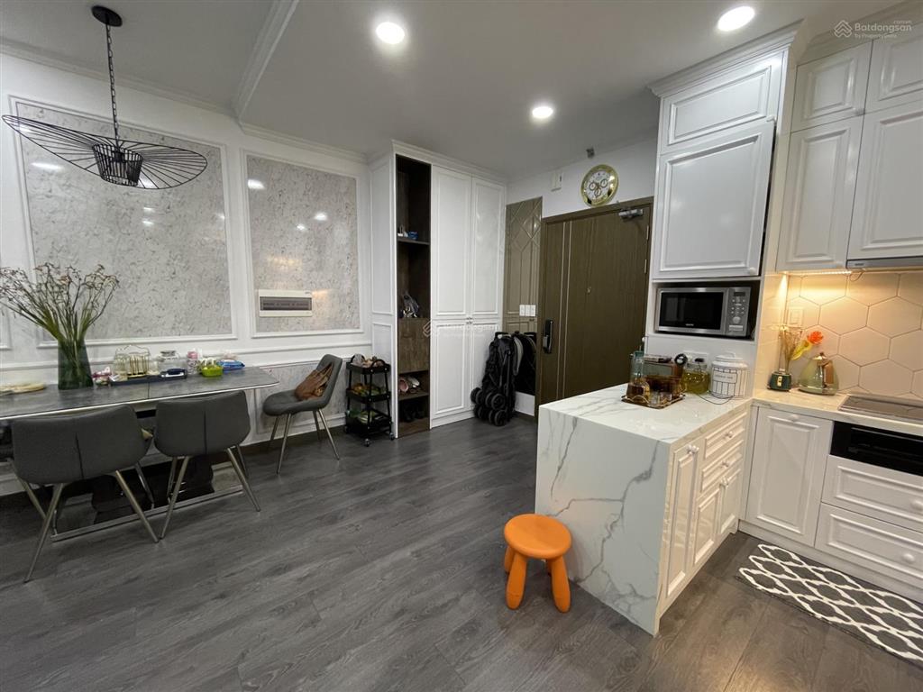 Cam kết tin thật 100% 2pn 2wc 70m2 view ngoài thoáng mát đang có hd thuê 11 triệu giá 4.85 tỷ