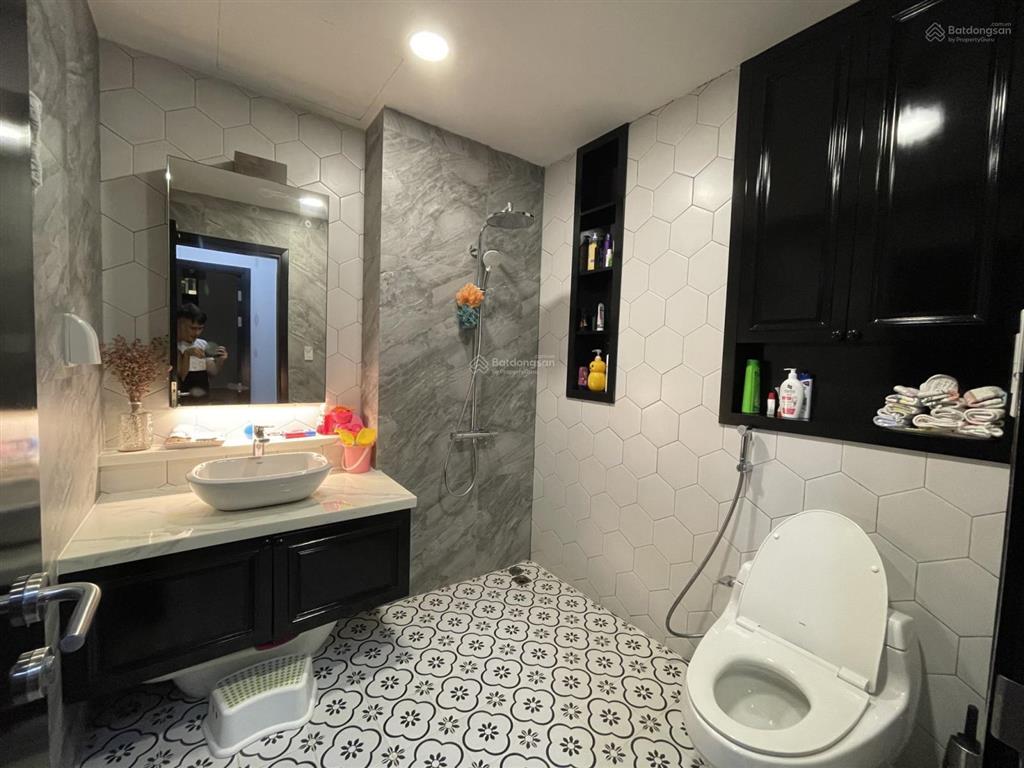 Cam kết tin thật 100% 2pn 2wc 70m2 view ngoài thoáng mát đang có hd thuê 11 triệu giá 4.85 tỷ
