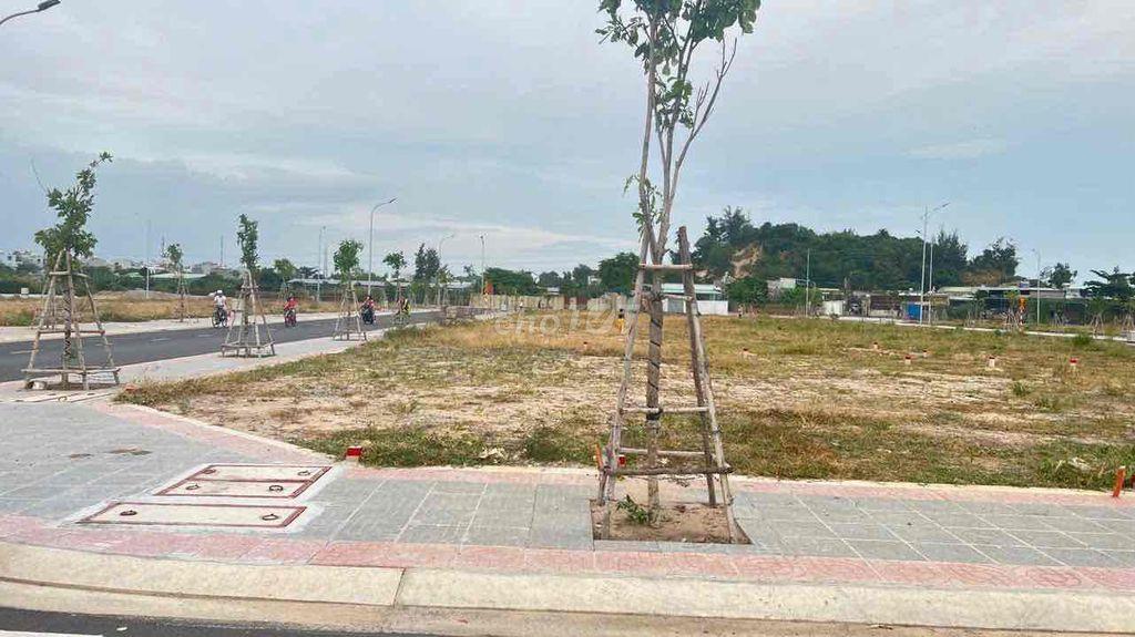 Cần bán đất nền khu 10 ha Lưu Chí Hiếu ( Seaview ) - Vị trí đẹp