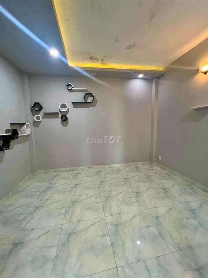 Bán nhà KDC Bình Phú đối diện công viên