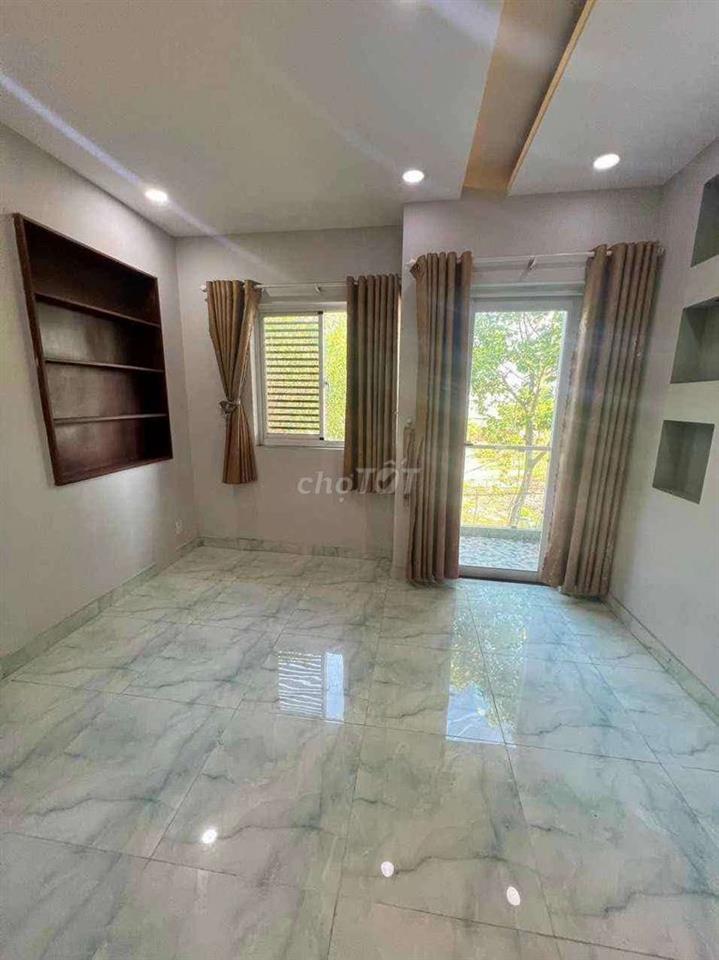 Bán nhà KDC Bình Phú đối diện công viên