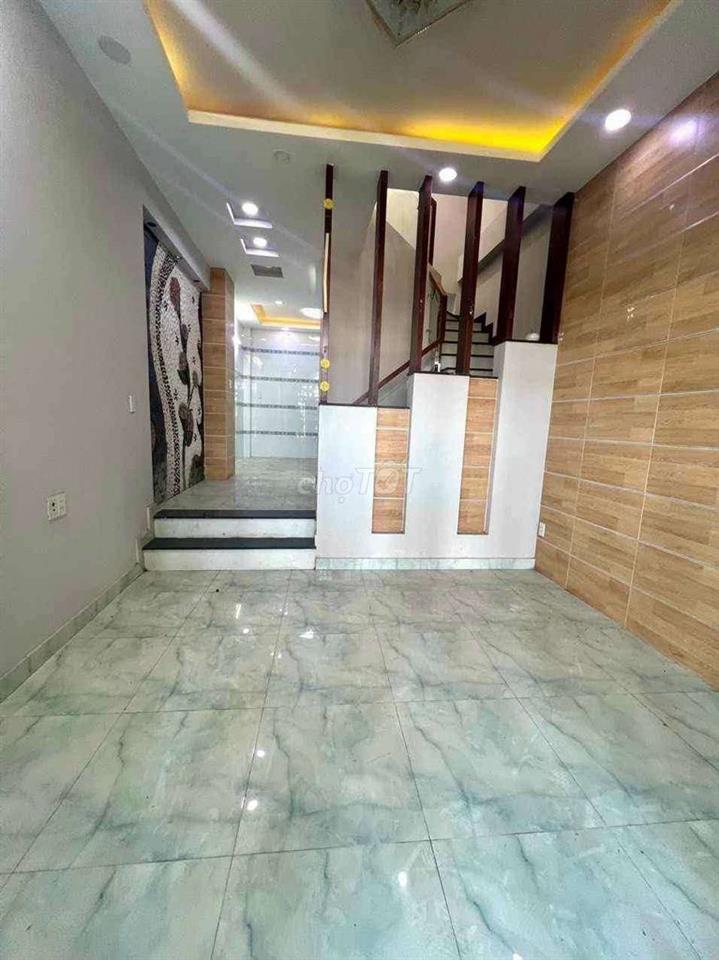 Bán nhà KDC Bình Phú đối diện công viên