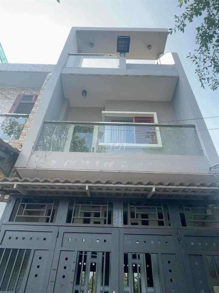 Bán nhà KDC Bình Phú đối diện công viên