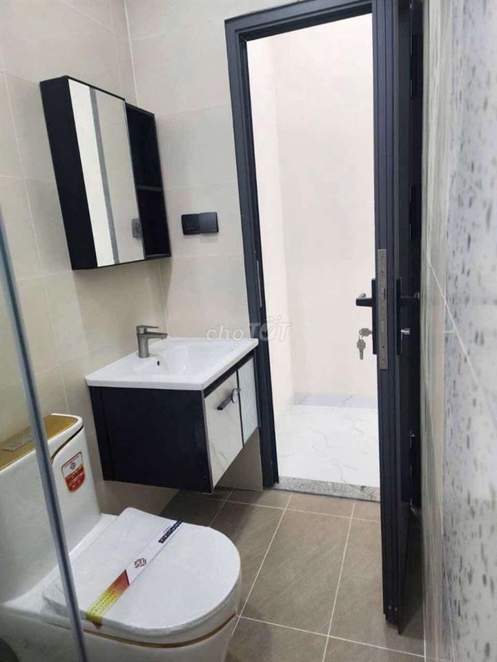 nhà mới xây có thang máy hẻm nhựa 6m Lý Chiêu Hoàng