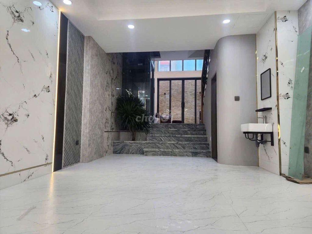 nhà mới xây có thang máy hẻm nhựa 6m Lý Chiêu Hoàng