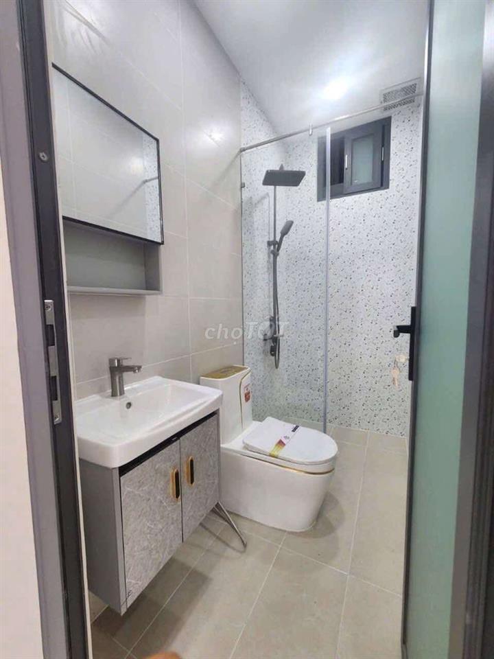nhà mới xây có thang máy hẻm nhựa 6m Lý Chiêu Hoàng